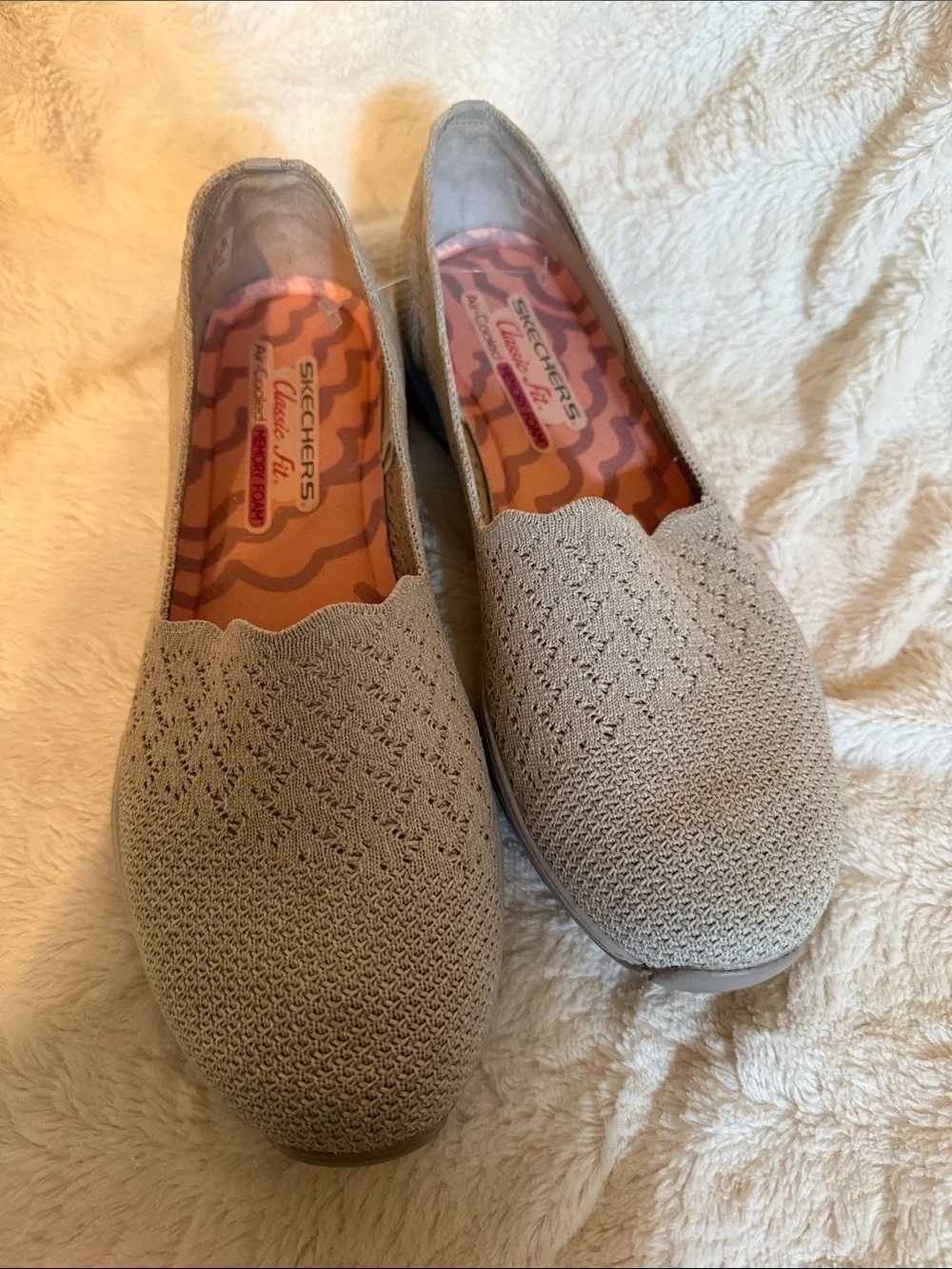 Skechers Classic Fit Women 10 Natural Beige Knit Slip On Shoes 49481 NAT Flat - Picture 1 of 5